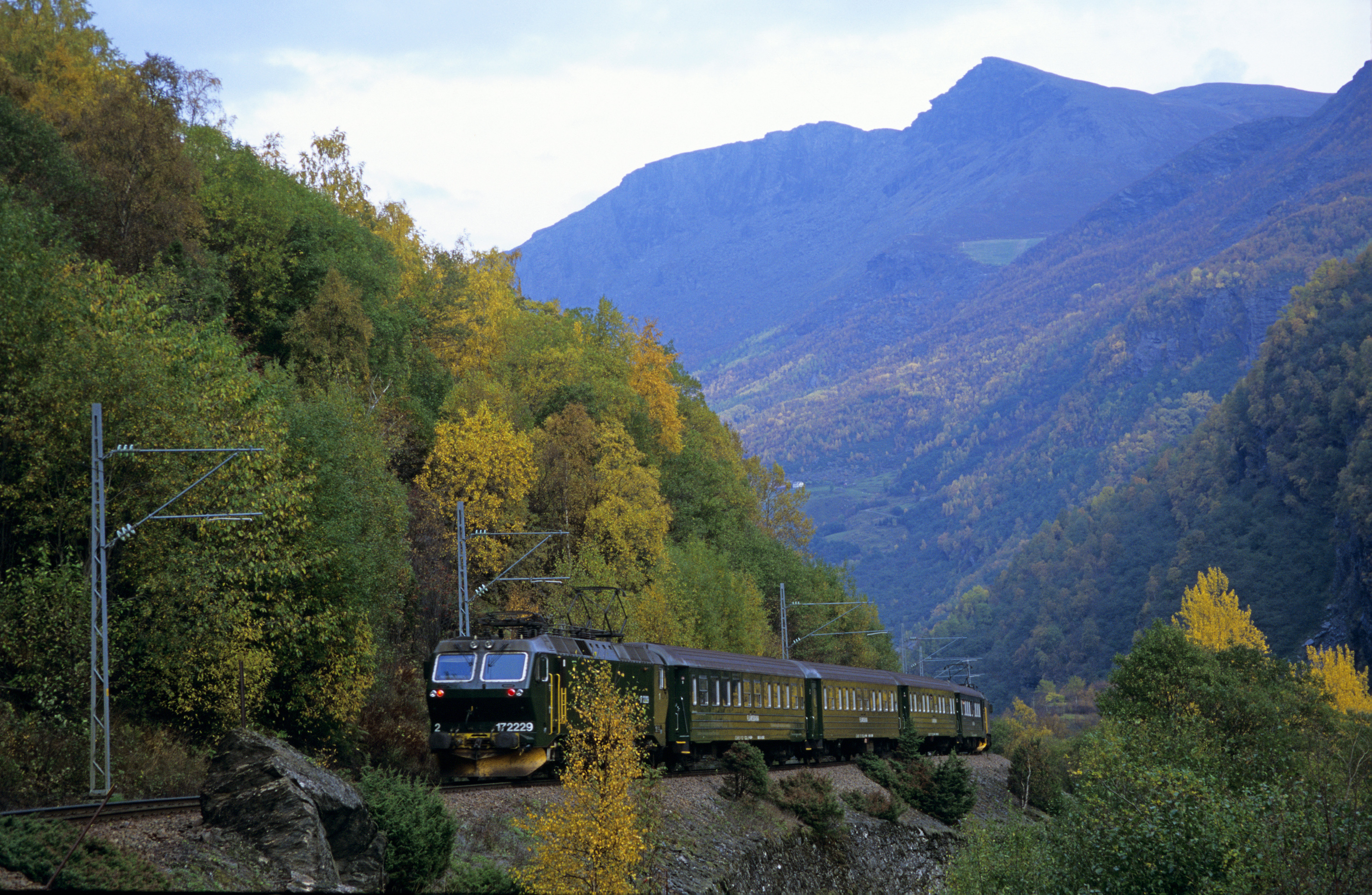 https://d3r8gwkgo0io6y.cloudfront.net/upload/Alpine Trainnn.jpg